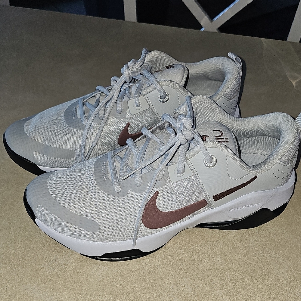 Nike Air Zoom Women's Light Gray and White Sneakers with Brown Swoosh